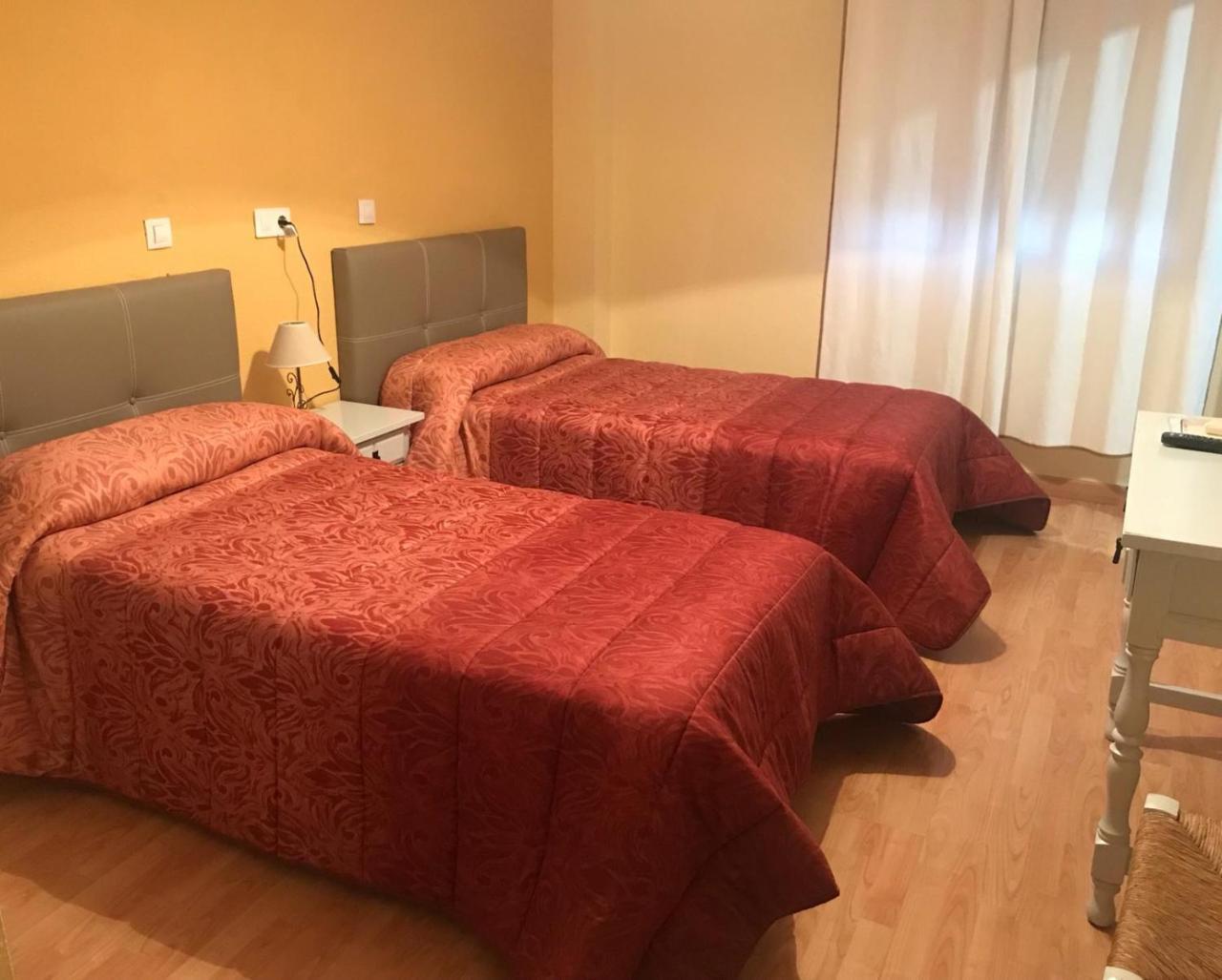 Отель Hostal Restaurante Milenium Торремехия Экстерьер фото