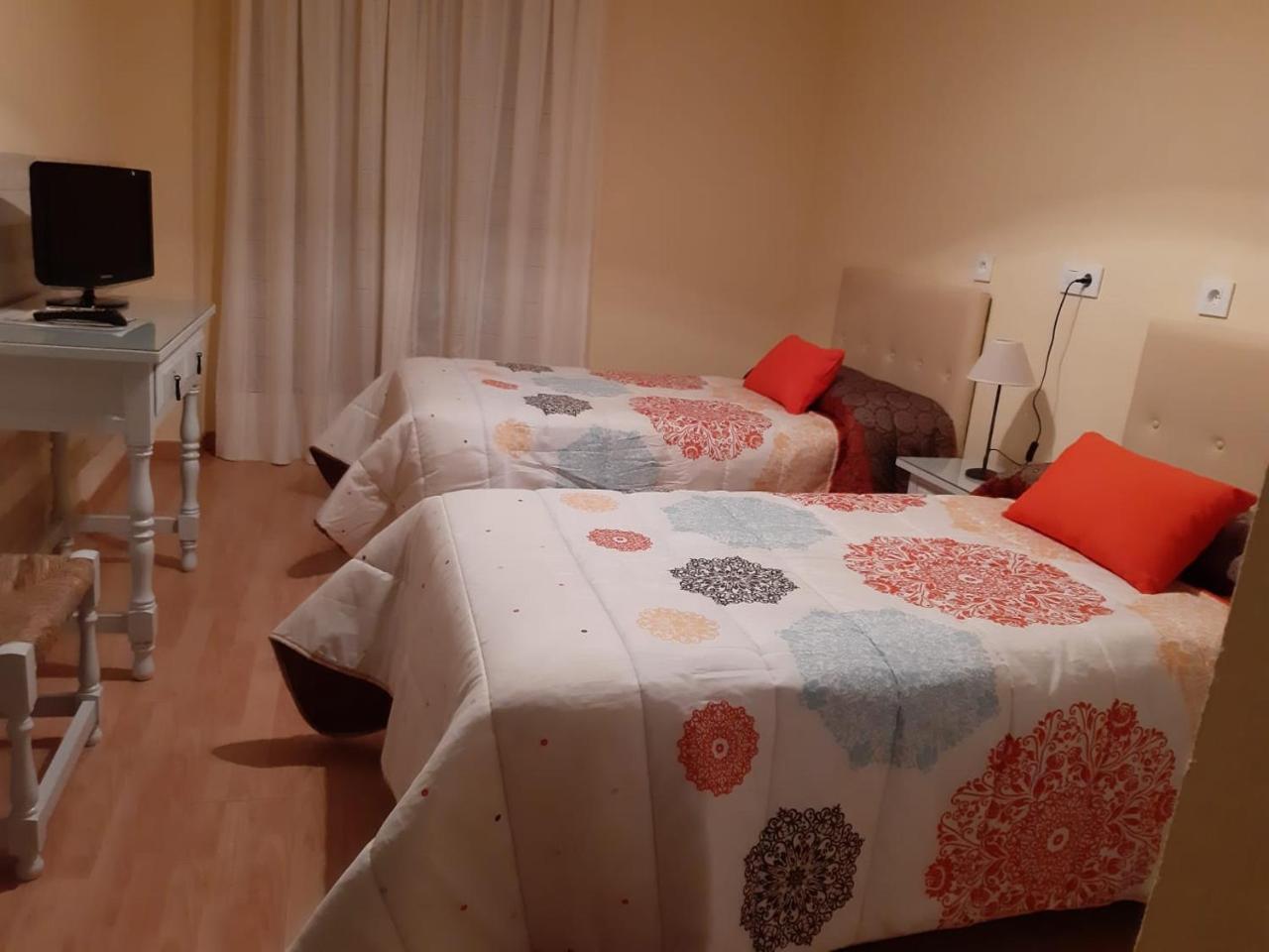 Отель Hostal Restaurante Milenium Торремехия Экстерьер фото