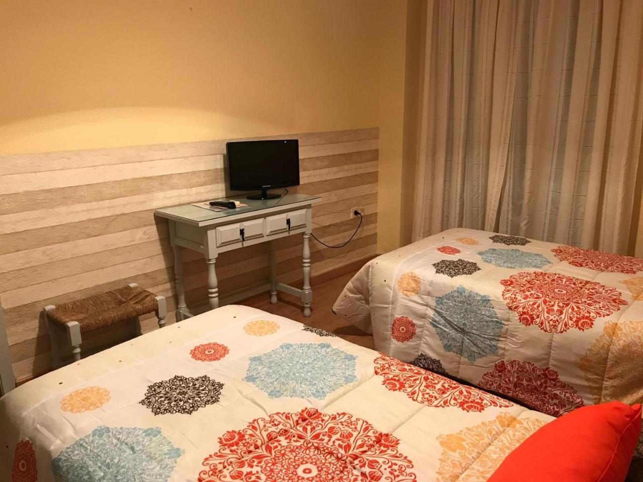 Отель Hostal Restaurante Milenium Торремехия Экстерьер фото