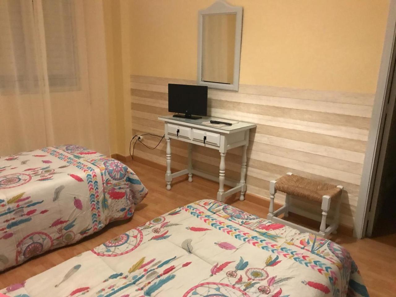 Отель Hostal Restaurante Milenium Торремехия Экстерьер фото